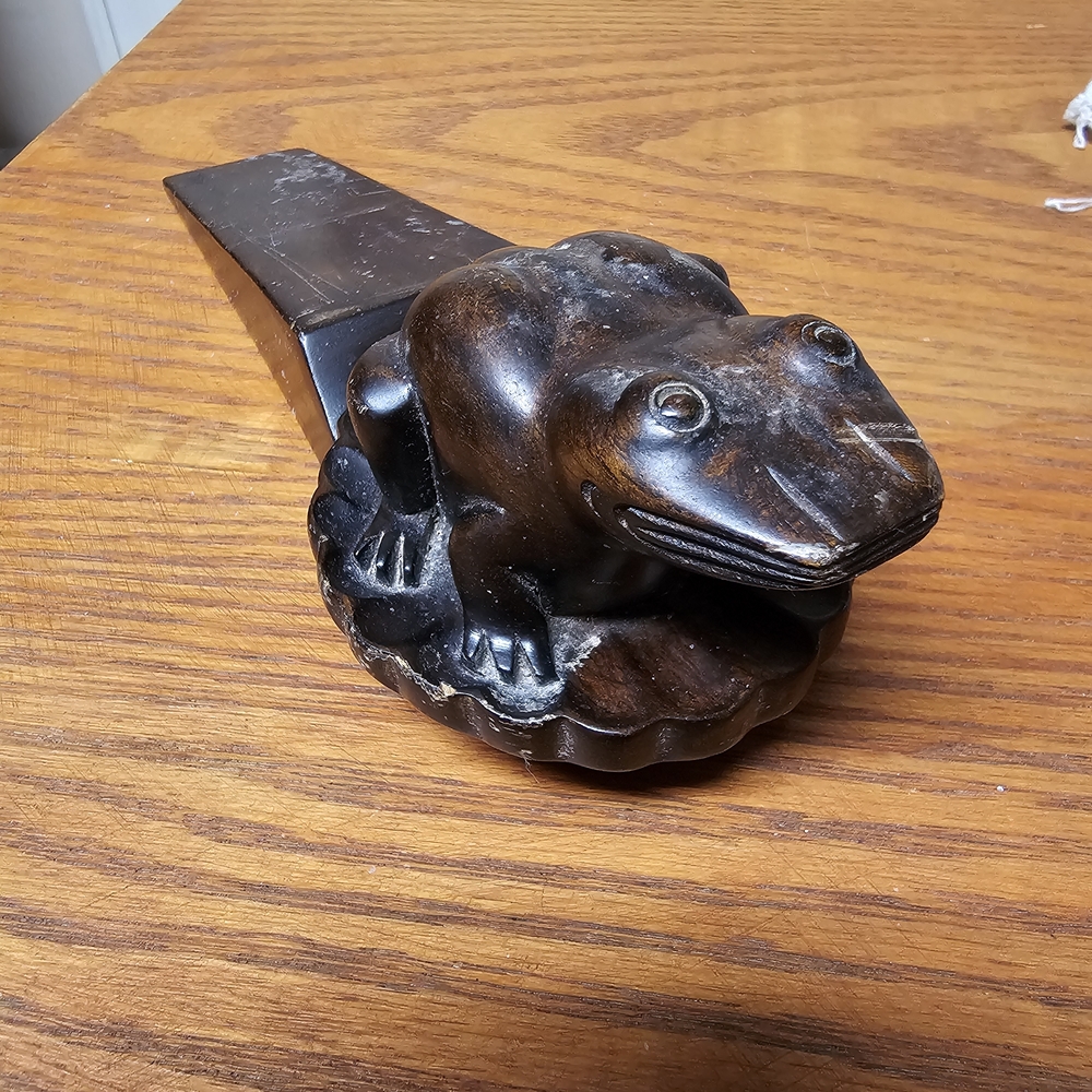 Wooden Frog Doorstop for Reptile Enthusiasts